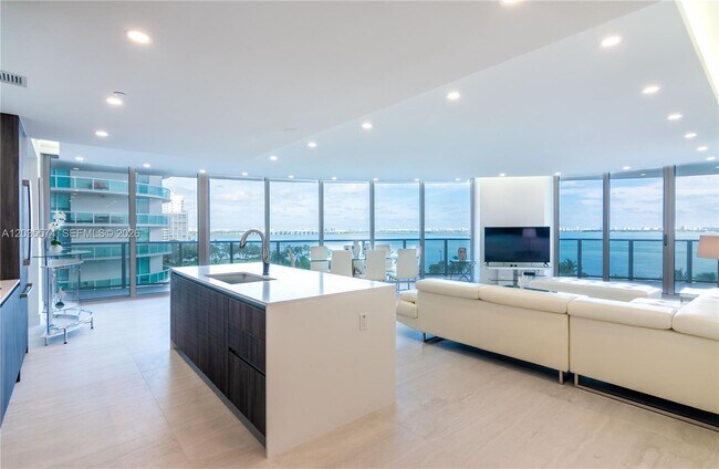 Foto del edificio - 488 NE 18th St