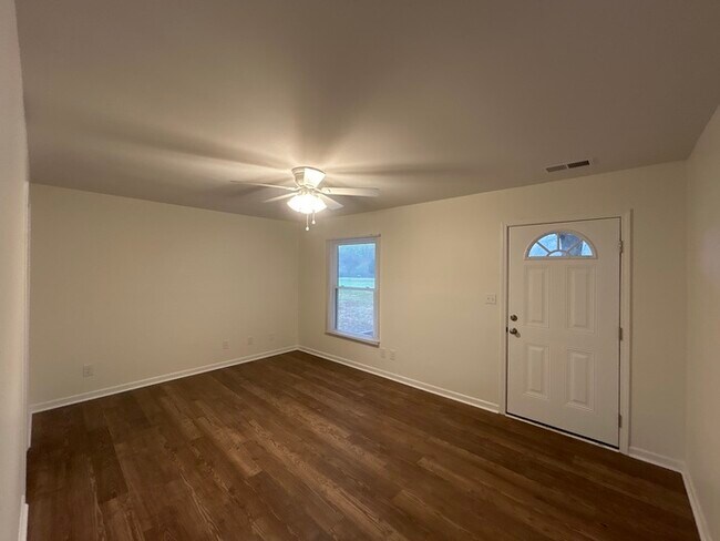 Building Photo - 605 Gladedale Ln