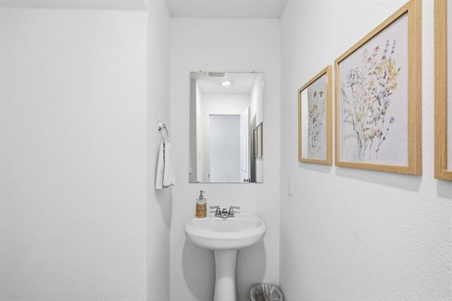 Foto del edificio - 12160 Thoroughbred Dr