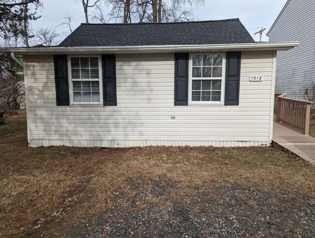 Building Photo - Location, location, location!  Renovated B...