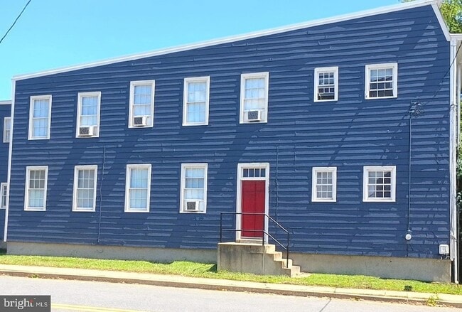 Photo - 301 West St House