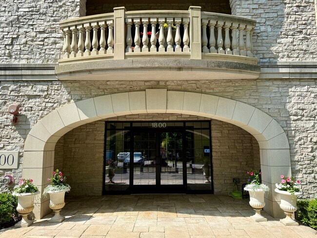 Building Photo - 1800 Amberley Ct