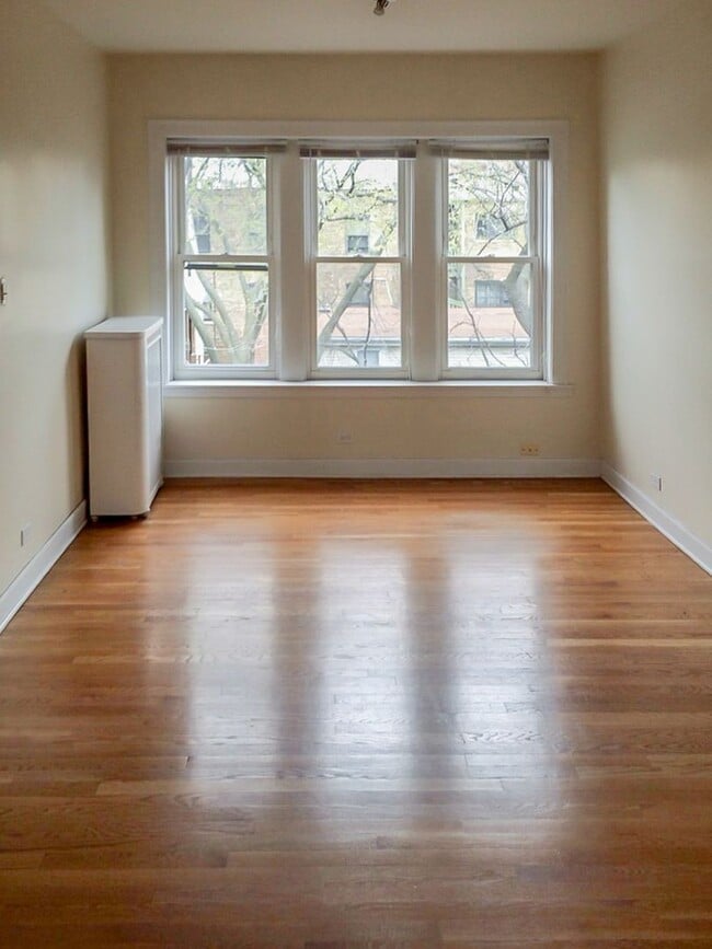 Building Photo - 4857 N Paulina St