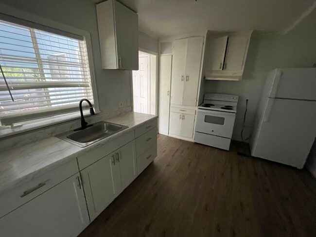 Foto del edificio - 1722 Dixie Dr