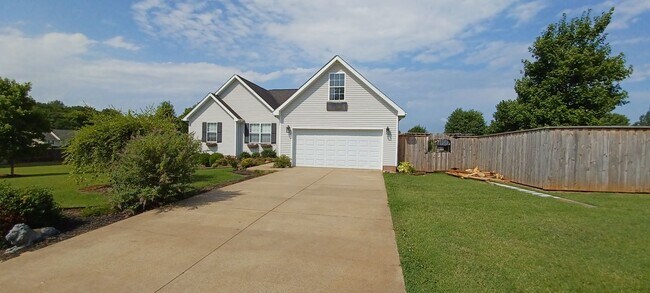 Building Photo - Beautiful home in the country, easy access...