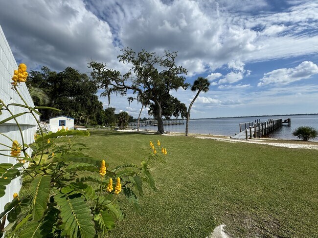 Building Photo - "Coastal Comfort Awaits: Spacious 2-Bed, 2...