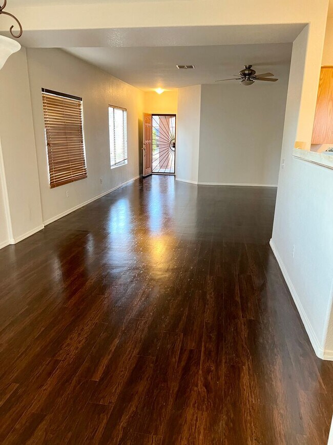 Building Photo - 3-bedroom, 2-bath in Johnson Ranch