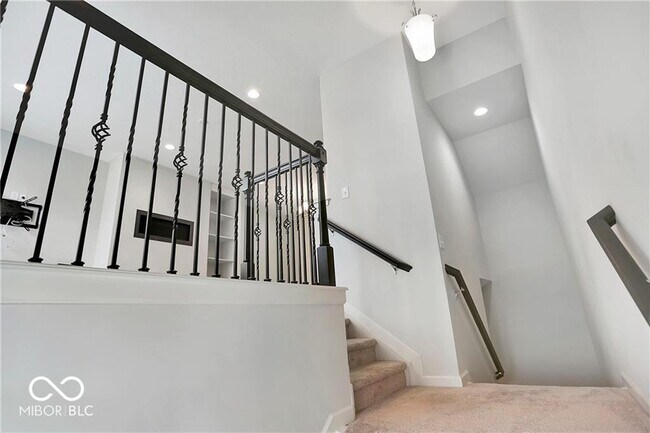 Building Photo - 2025 Broughton St