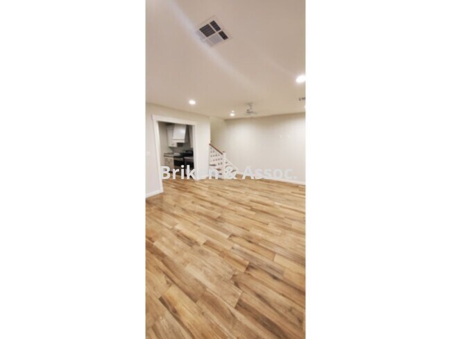 Foto del edificio - 615 E Center St