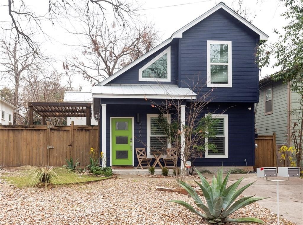 Foto principal - 2206 E 9th St