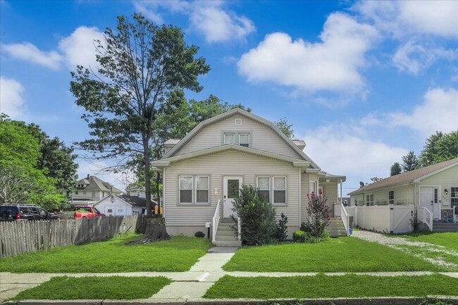 Photo - 545 Nassau Ave House