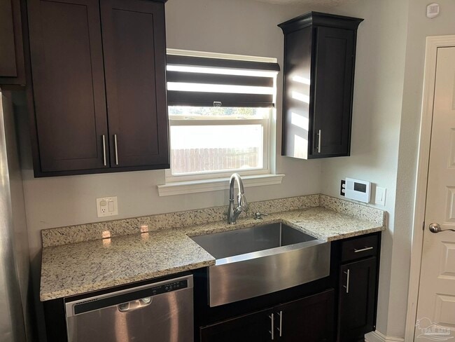 Foto del edificio - 5370 Harmony Ln