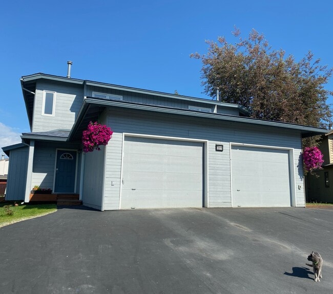 Foto del edificio - 7811 Mayfair Dr