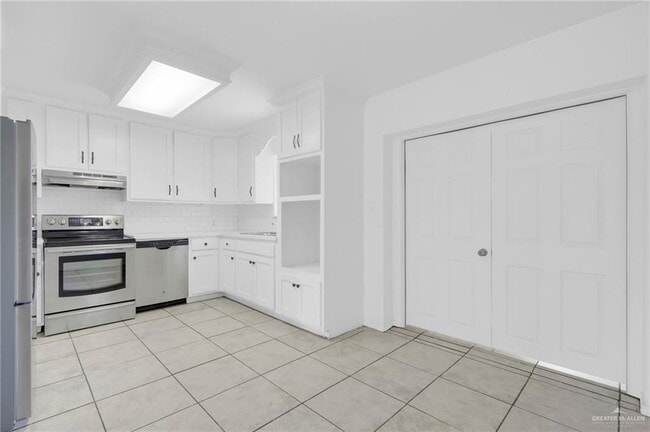 Building Photo - 1307 E Helmer St