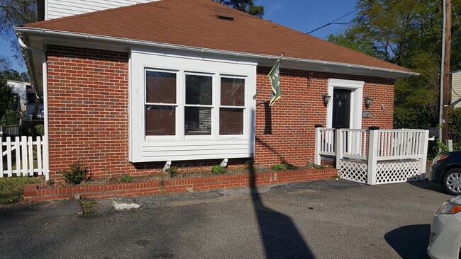 Building Photo - 1107 Richmond Rd