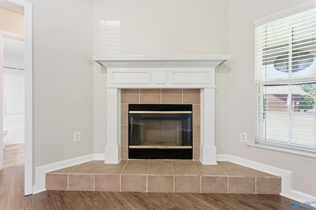 Building Photo - 226 Shadow Ct SW