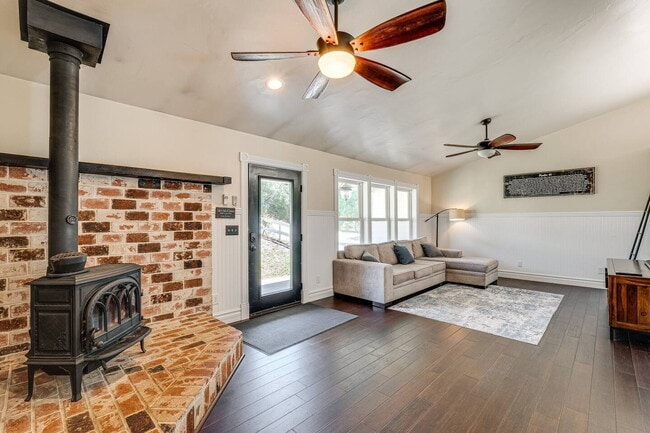 Building Photo - Beautiful 4-bedroom home situated on a pri...