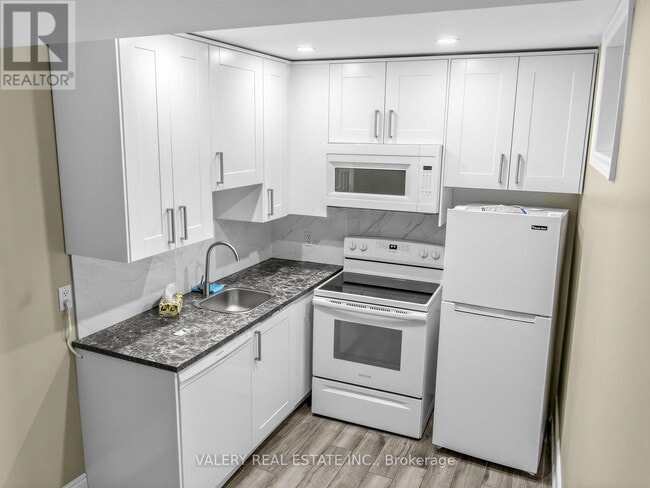 Building Photo - 133 Meadowvale Dr