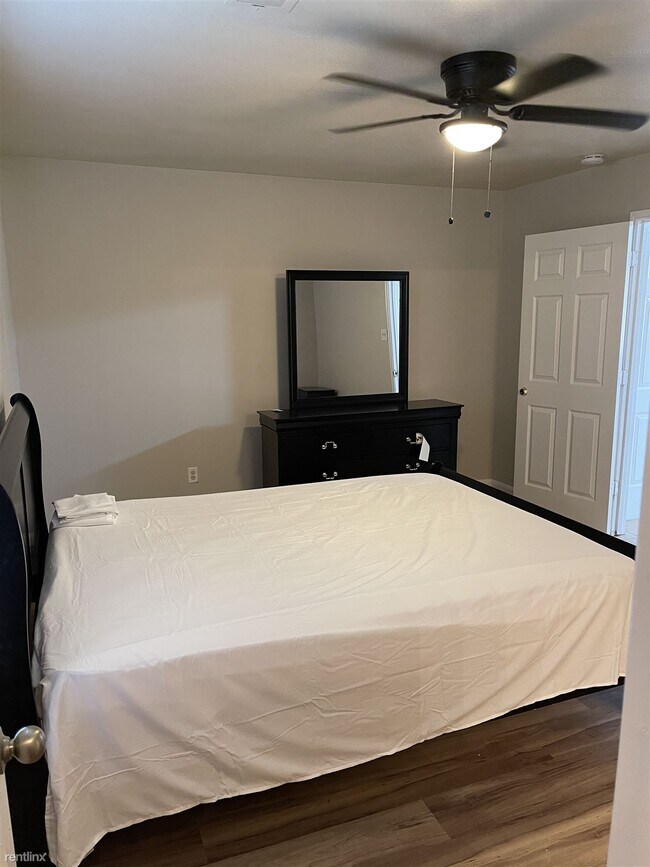 Foto del edificio - 1 br, 1 bath Duplex - 23468 High Point Str...