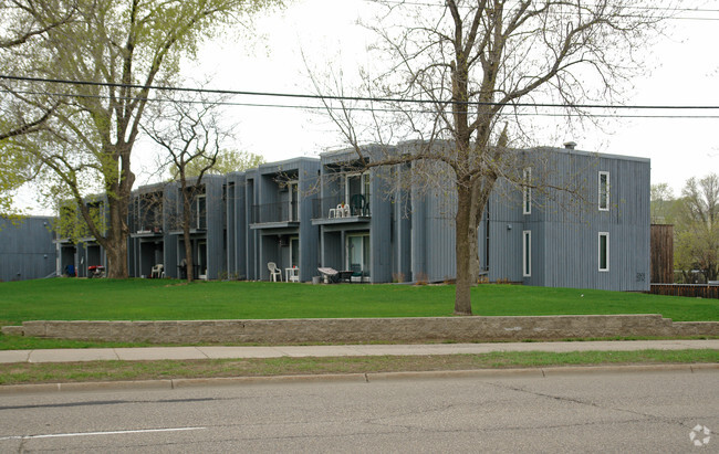 Building Photo - Cedar Bridges