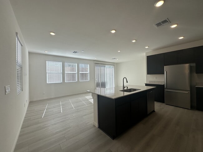 Building Photo - 9125 Rivington Ave