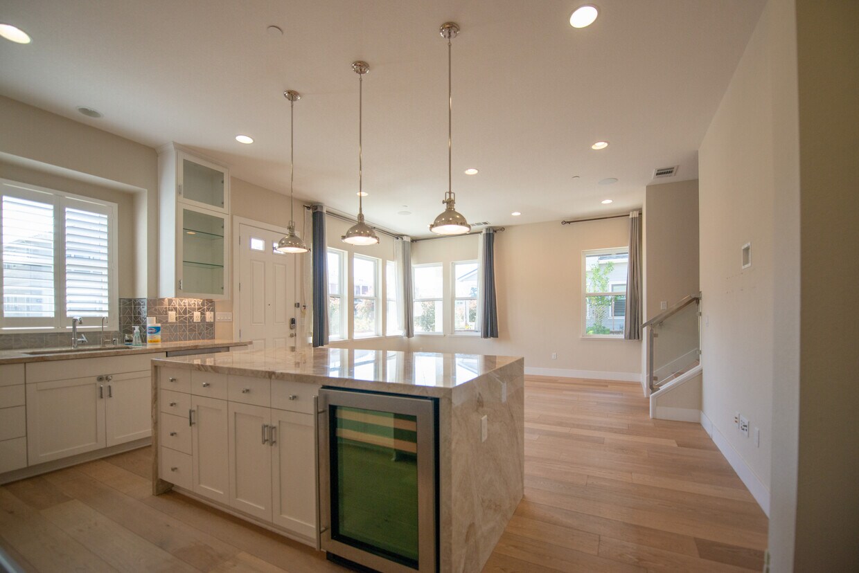 Foto principal - 218 Athena Ct