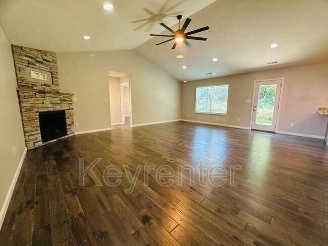 Foto del edificio - 6335 Altacrest Ln