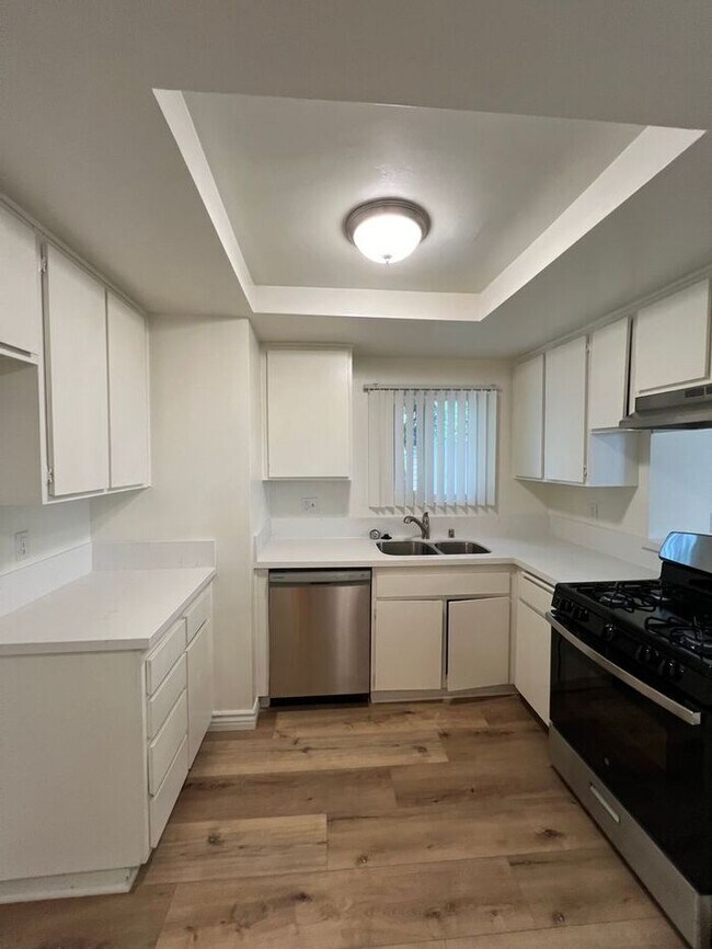 Foto del edificio - 1 bed 1 bath with garage Huntington Beach ...