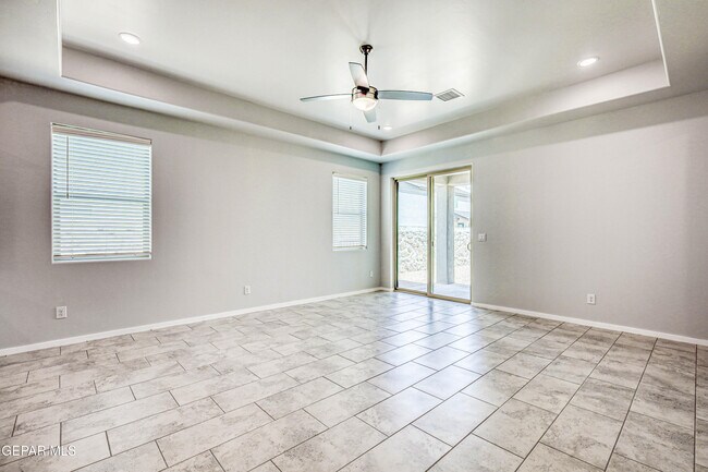 Building Photo - 916 Pettus Pl