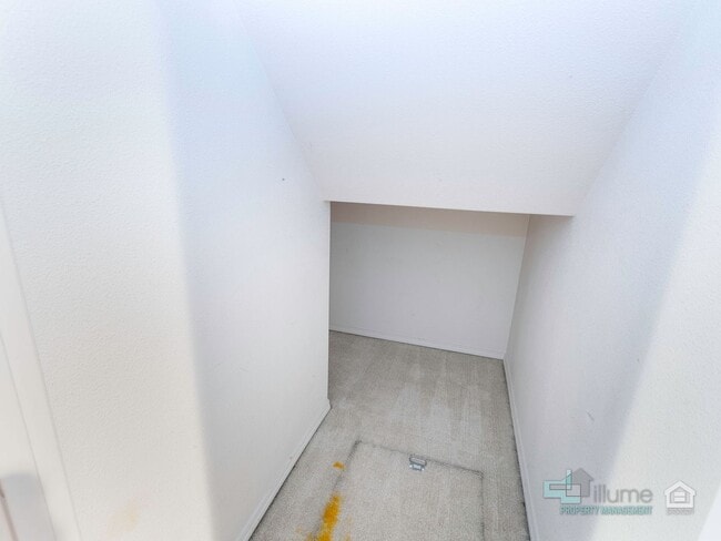 Photo - 2 Bedroom, 2.5 Bath Close to Nike and Intel! House