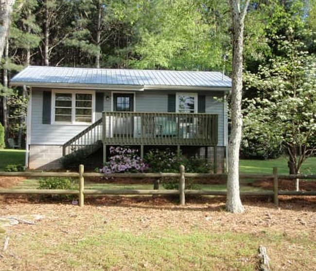 Building Photo - 1160 12 Oaks Cir