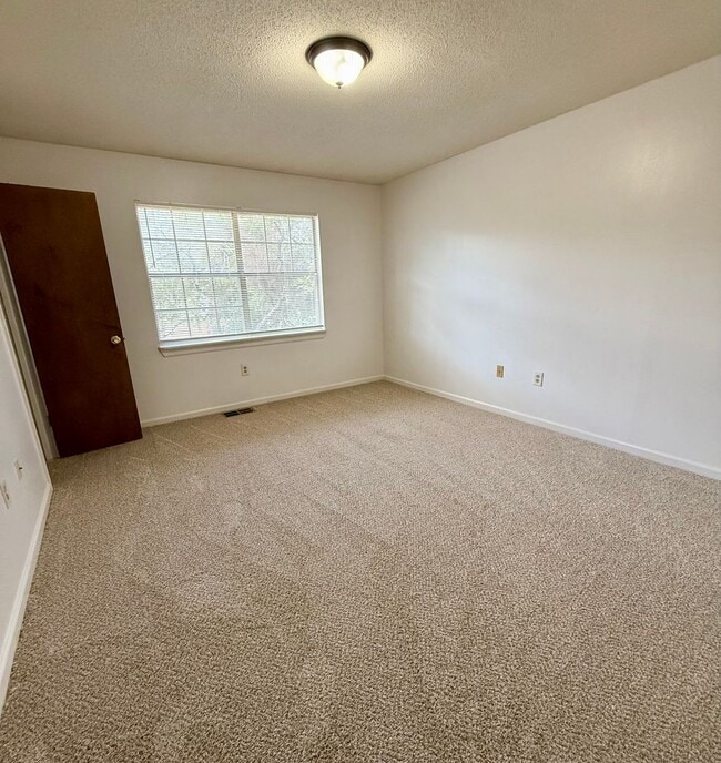 Building Photo - 17 Magnolia Ave SE