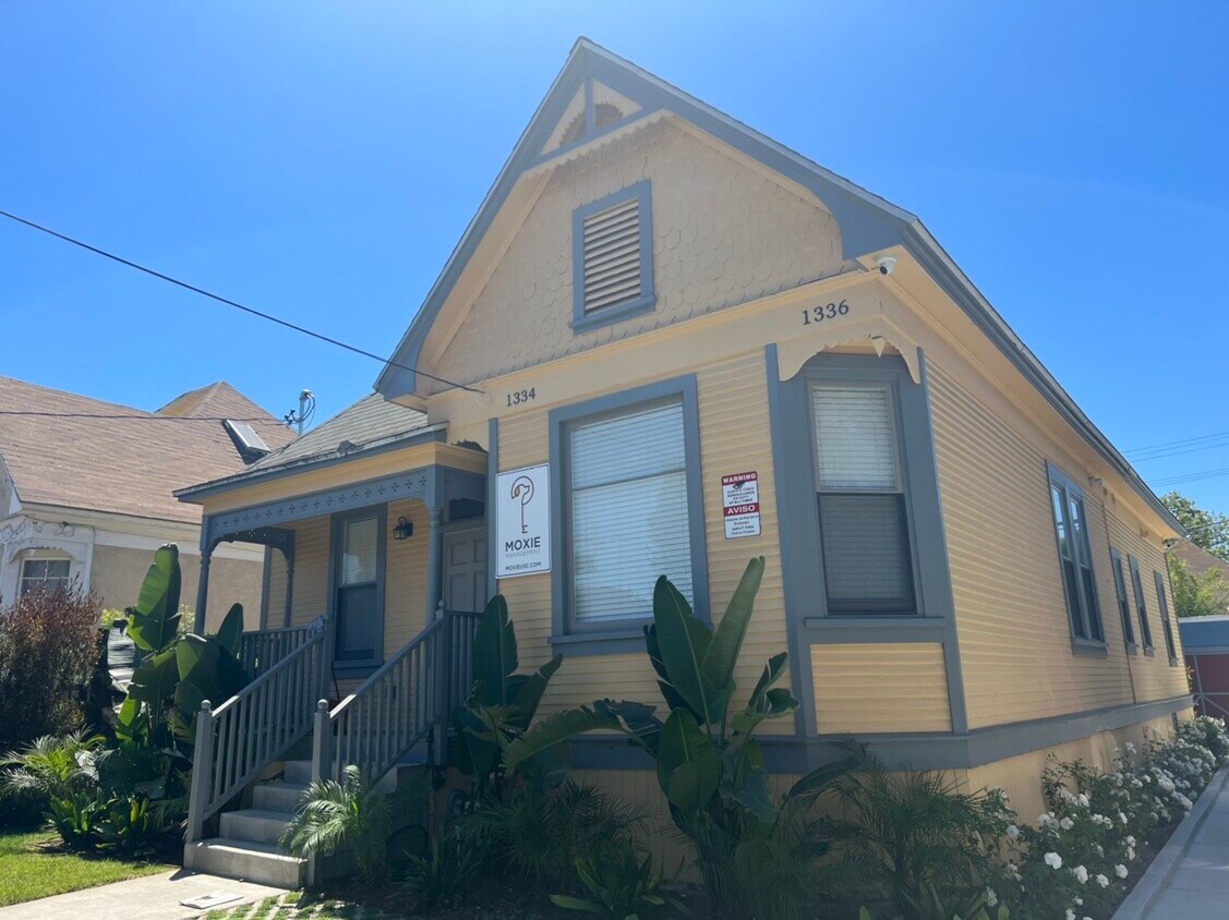 Building Photo - 1334 W 22nd St