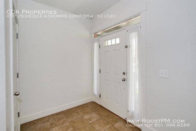 Foto del edificio - Daybreak Townhouse with finished basement!