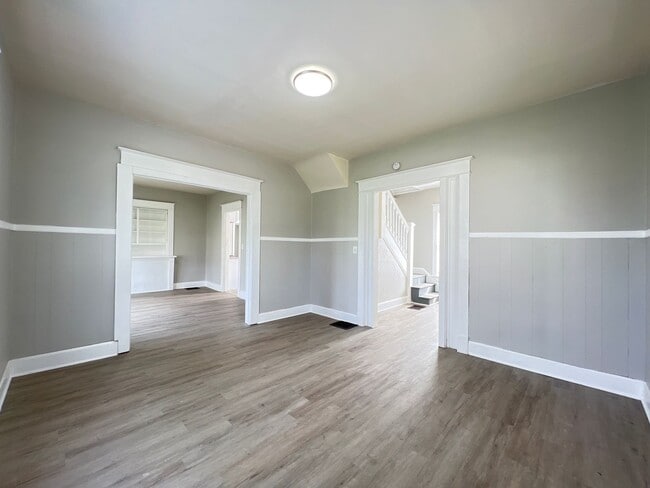Building Photo - Charming Single-Family Home on Clark **Mov...