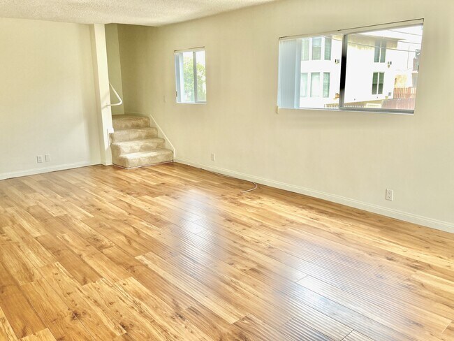 Foto del edificio - 4254 W 5th St