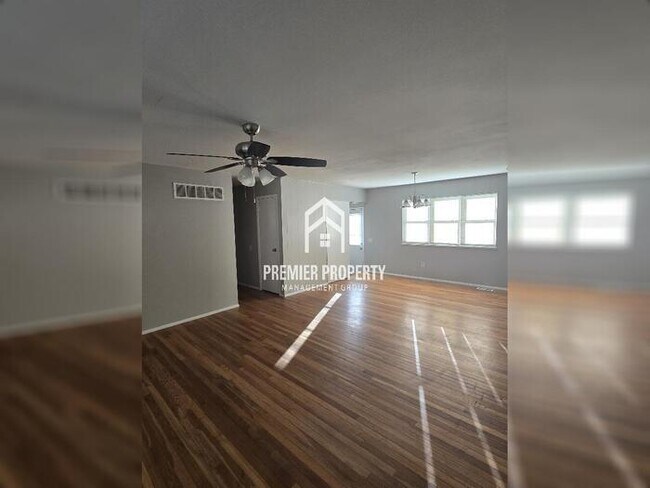 Building Photo - 2545 S Park Ln