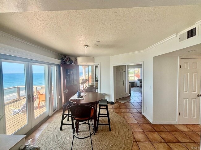 Building Photo - 268 Avenida Montalvo