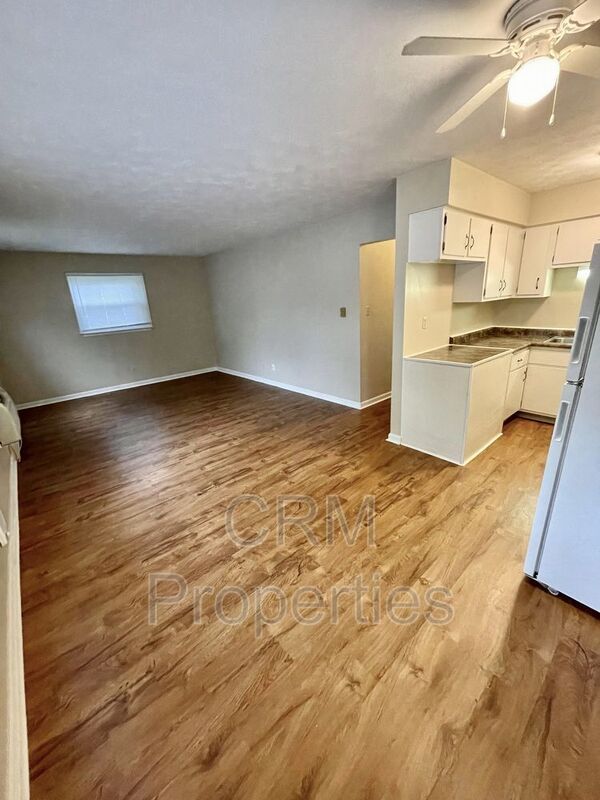 Building Photo - 2310 Roselawn Dr
