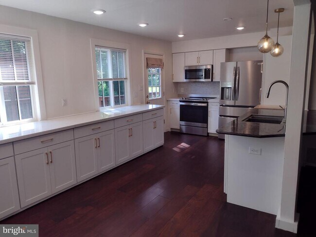 Building Photo - 64 Bogle Dr