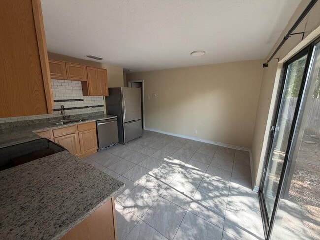 Building Photo - 4709 Blue Spruce Dr