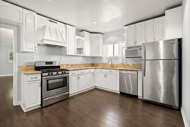 cocina - 1766 Carmona Ave