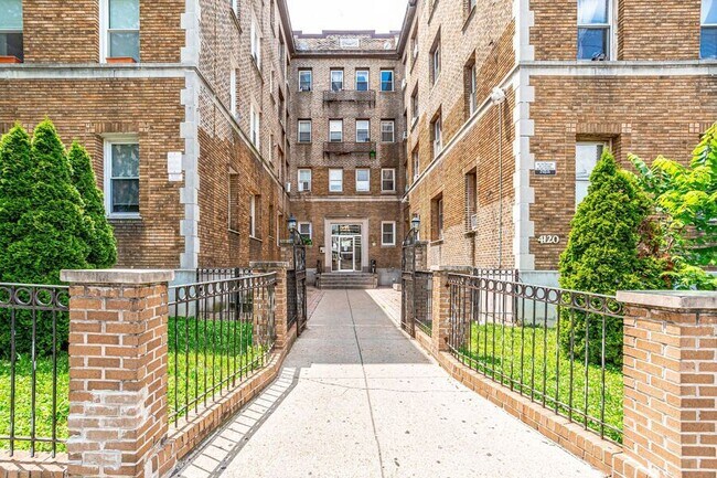 Foto del edificio - 4120 14th St NW