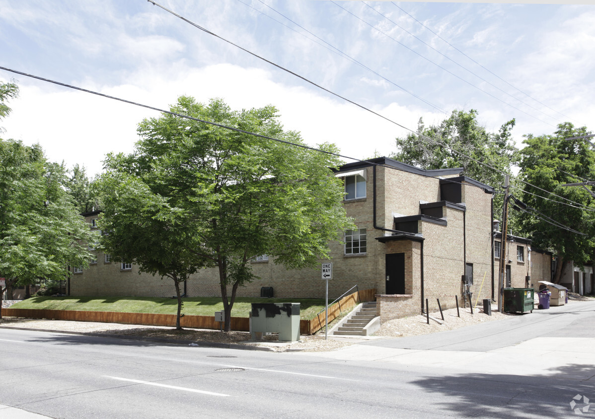 Building Photo - Courtyard on Vine