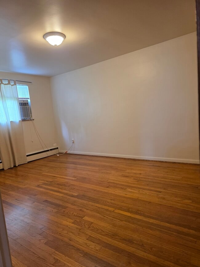 Foto del edificio - 4250 Saint Martins Pl