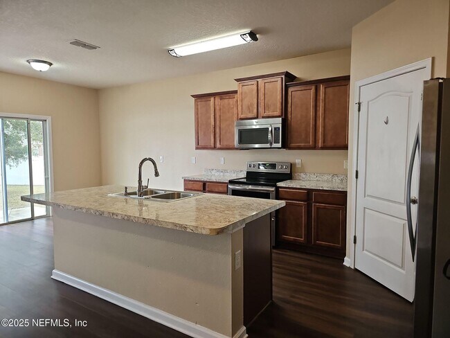 Building Photo - 1981 Rock Springs Way