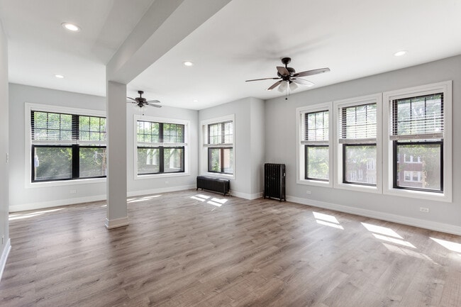 Foto del edificio - 1062 W Glenlake Ave