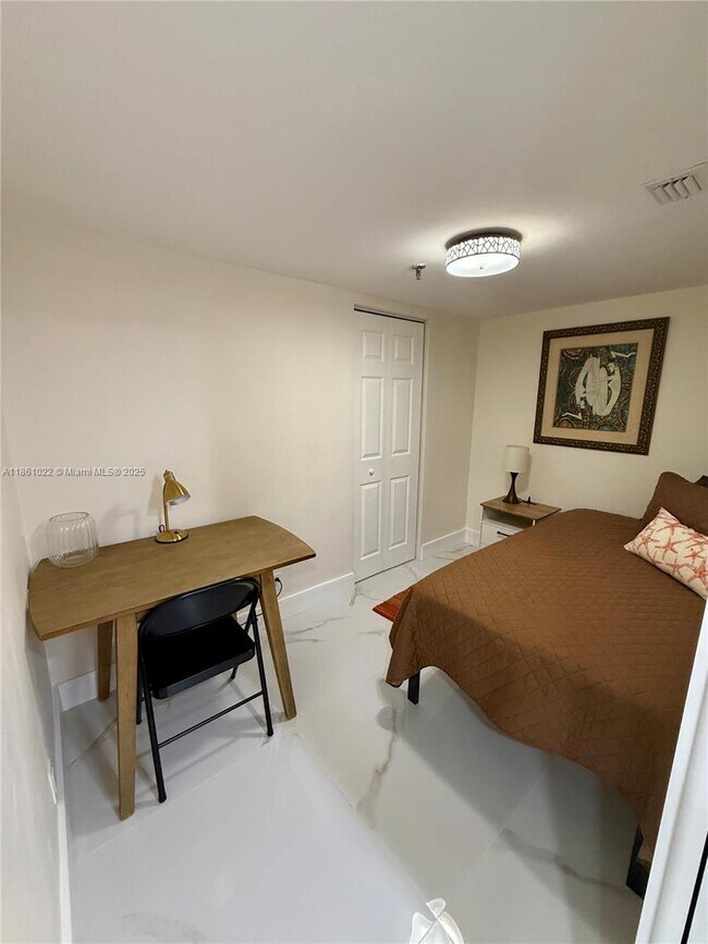 Foto del edificio - 2625 Collins Ave