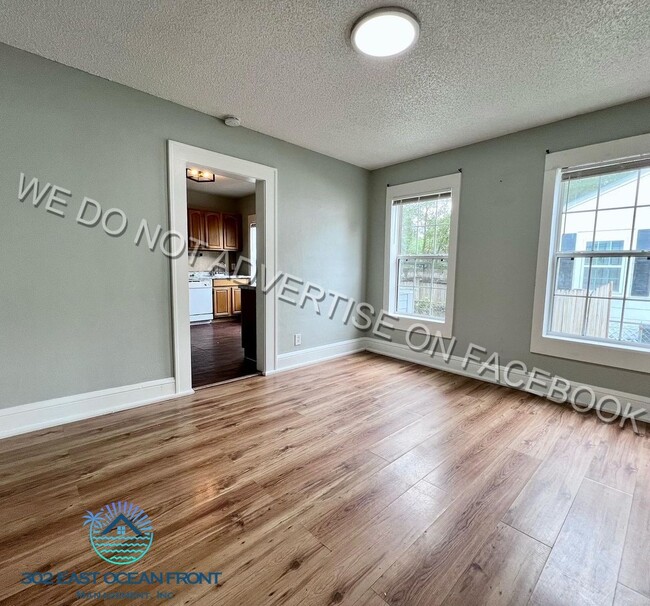 Building Photo - Lovely 3 bedroom / 2 bathroom unit availab...