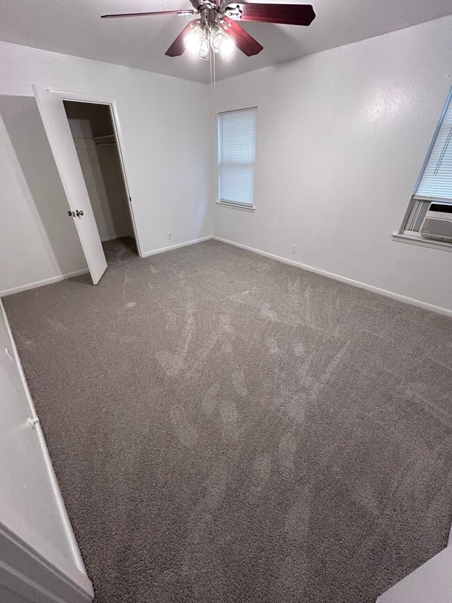 Foto del edificio - 708 Sunny Ln